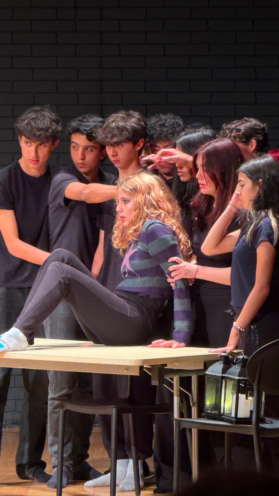 Estudiantes del Liceo Francés en una escena de grupo