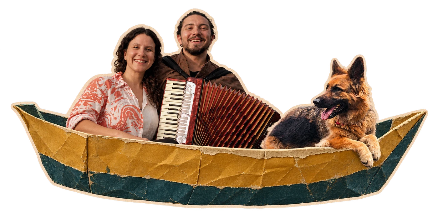 Valentina y Francisco con el acordeón y su perra, navegando en una barca de papel