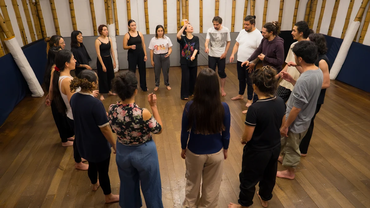 Entrenamiento teatral: trabajo corporal en grupo